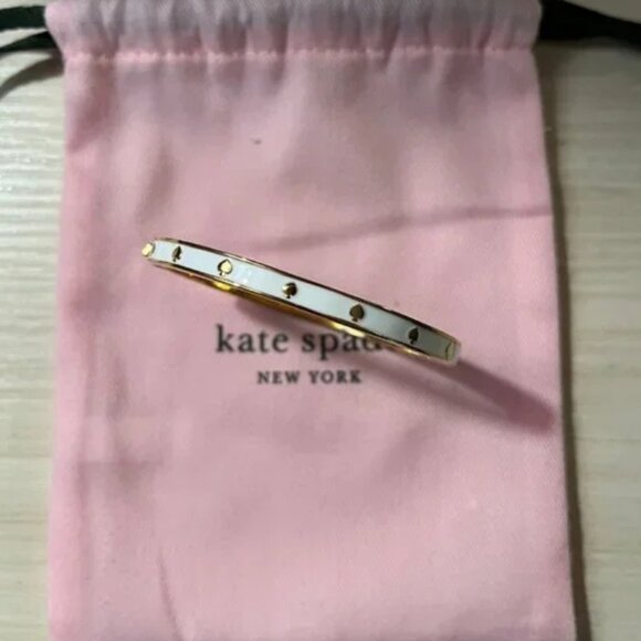 🆕NWOT Kate Spade Spot the Spade Hinged Bangle White - Picture 4 of 5